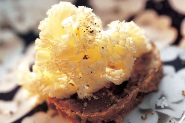 Сырная выпечка - Фруктовый хлеб с сыром Tête-de-Moine