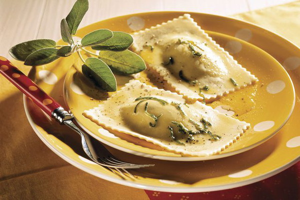 Сыр с пастой и другими мучными изделиями - Гигантские равиоли с сыром Gruyère и шалфейным маслом