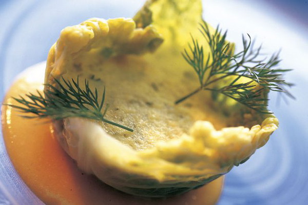 Сырная выпечка - Сырный пирог с савойской капустой и морковным соусом