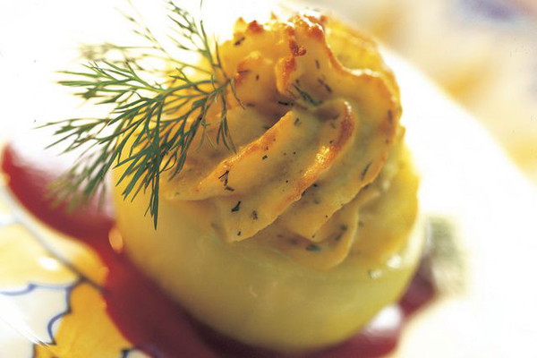 Сыр с любыми продуктами - Кольраби фаршированная сыром Gruyère и картофелем под свекольным соусом