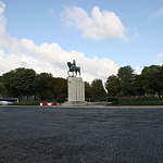 Place du Trocadero et du 11 nov, Monument General Foch